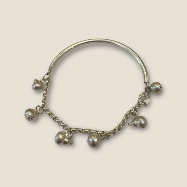 BEAUTIFUL SILVER GIRLISH BRACELET WITH LOVELY DESIGN | SB32