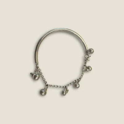 BEAUTIFUL SILVER GIRLISH BRACELET WITH LOVELY DESIGN | SB32 BEAUTIFUL SILVER GIRLISH BRACELET WITH LOVELY DESIGN | SB32
