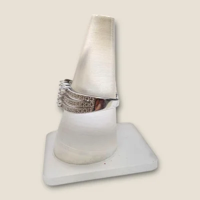 BEAUTIFULL STERLING SILVER RING WITH ZIRKONS |SLR929