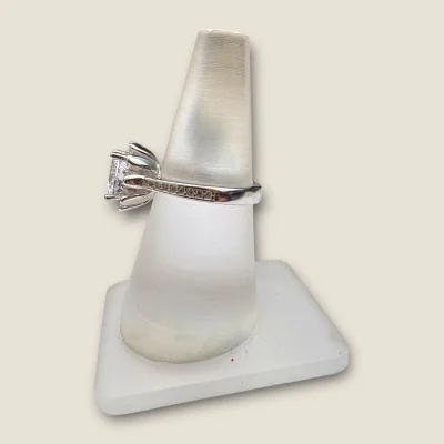 BEAUTIFUL STERLING SILVER RING WITH BEAUTIFUL WHITE STONE |SLR857
