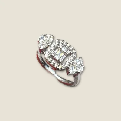 BEAUTIFUL STERLING SILVER RING WITH ZIRCONS |SLR836
