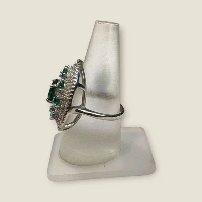 PRETTY STERLING SILVER RING WITH BEAUTIFUL GREEN STONES |SLR743