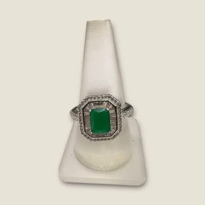 LOVELY STERLING SILVER RING WITH BEAUTIFUL GREEN STONE |SLR922