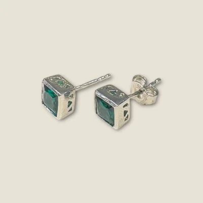BEAUTIFUL STERLING SILVER GIRLISH TOPS WITH LOVELY GREEN STONE | STP285 BEAUTIFUL STERLING SILVER GIRLISH TOPS WITH LOVELY GREEN STONE | STP285