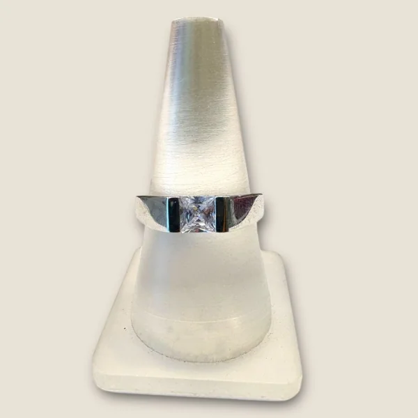 BEAUTIFUL 925 STERLING MEN'S SILVER RING WITH LOVELY WHITE STONE |SGR383