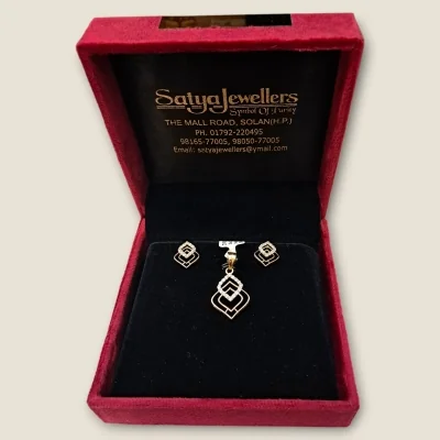 ELEGANCE IN EVERY ANGLE DIAMOND PENDANT & EARINGS SET | DPS18
