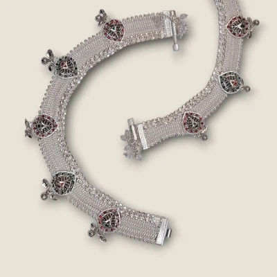 LOVELY DESIGN BOLD BRIGHT & BEAUTIFUL BRIDAL SILVER ANKLETS | SPY584