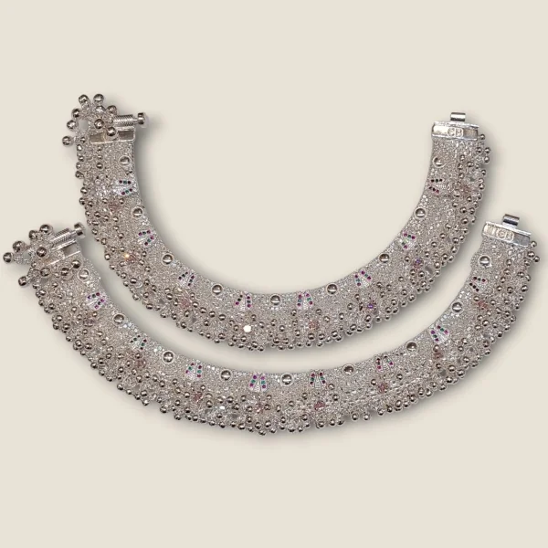 FEET ADORENED WITH GLAMOROUS SILVER BRIDAL ANKLETS | SPY661