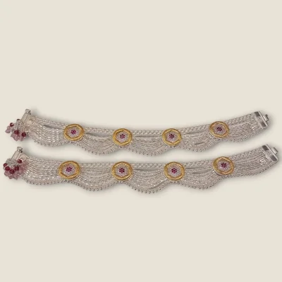 QUITELY FASHIONABLE BOLD STEP WITH BEAUTIFUL SILVER BRIDAL ANKLETS | SPY663