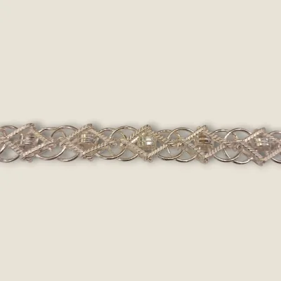 PRECISION CUT. HAND-POLISHED. THE PINNACLE OF MASCULINE ELEGANCE. | SB248