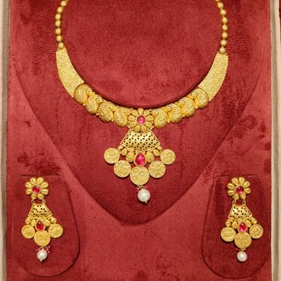 BEAUTIFUL 916 HUID HALLMARK ANTIQUE GOLD NECKLACE WITH EARINGS & LOVELY STONES | ST564