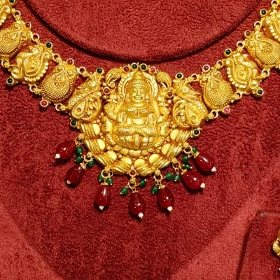BEAUTIFUL 22CT 916 HUID HALLMARK GOLD NECKLACE WITH EARINGS IN TEMPLE ART | ZST85