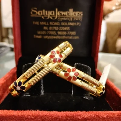 BEAUTIFUL 22CT 916 HUID HALLMARK GOLD WITH LOVELY BLUE & PINK FLOWER DESIGNS | KA498