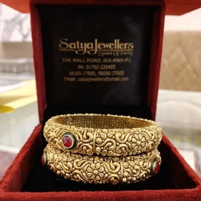 BEAUFITUL 222CT 916HUID HALLMARK GOLD BNGLES WITH LOVELY DESIGN | KA327