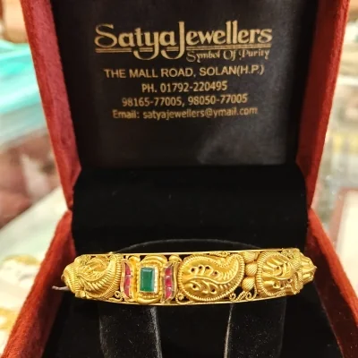 BEAUTIFUL22CTG 916 HUID HALLMARK GOLD BANGLE WITH LOVELY GREEN STONES & DESIGN | KA513 BEAUTIFUL22CTG 916 HUID HALLMARK GOLD BANGLE WITH LOVELY GREEN STONES & DESIGN | KA513