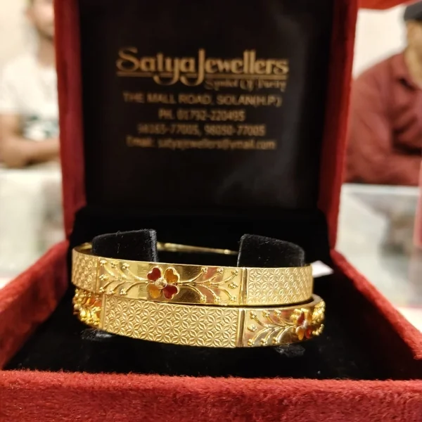BEAUFITUL 222CT 916HUID HALLMARK GOLD BNGLES WITH LOVELY DESIGN | KA390