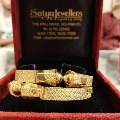 BEAUFITUL 222CT 916HUID HALLMARK GOLD BNGLES WITH LOVELY DESIGN | KA390