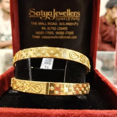 BEAUFITUL 222CT 916HUID HALLMARK GOLD BNGLES WITH LOVELY DESIGN | KA522