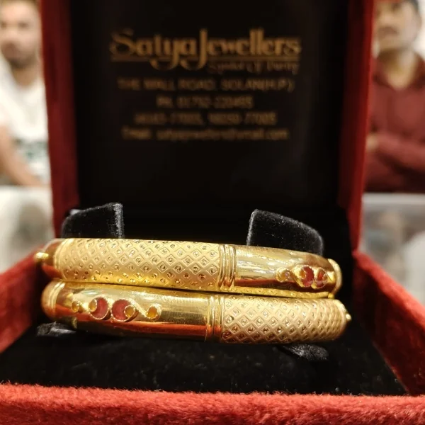 BEAUFITUL 222CT 916HUID HALLMARK GOLD BNGLES WITH LOVELY DESIGN | ZKA26