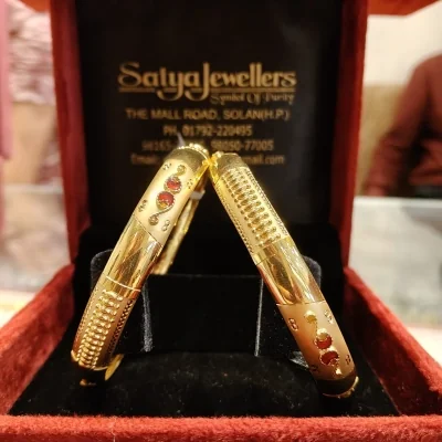 BEAUFITUL 222CT 916HUID HALLMARK GOLD BNGLES WITH LOVELY DESIGN | ZKA34