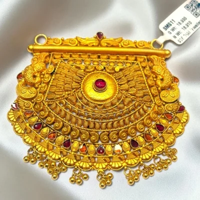 916 HUID HALLMARK GOLD MANGALSUTRA PENDANT , LUXURY FOR THE DYNAMIC, INDEPENDENT BRIDE. | SMS11