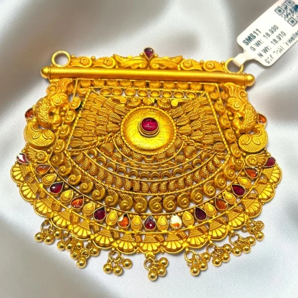 916 HUID HALLMARK GOLD MANGALSUTRA PENDANT , LUXURY FOR THE DYNAMIC, INDEPENDENT BRIDE. | SMS11