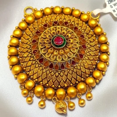 CRAFTED WITH THE GRACE OF ROYALTY AND THE PURITY OF TRADITION. 916 HUID HALLMARK GOLD MANGLSUTRA PENDANT | MS129