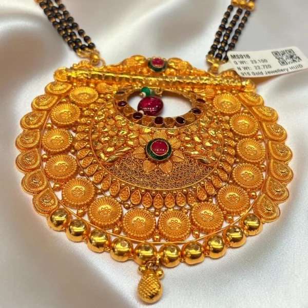 THE CLASSIC THREAD OF BLACK BEADS REDEFINED FOR THE MODERN BRIDE 22CT 916 HUID HALLMARK GOLD MANGALSUTRA PENDANT | MS916