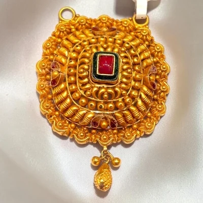 WHERETIMELESS COMMITMENT MEETS CONTEMPORARY DESIGN. 916 HUID HALLMARK GOLD MANGALSUTRA PENDANT | MS1021