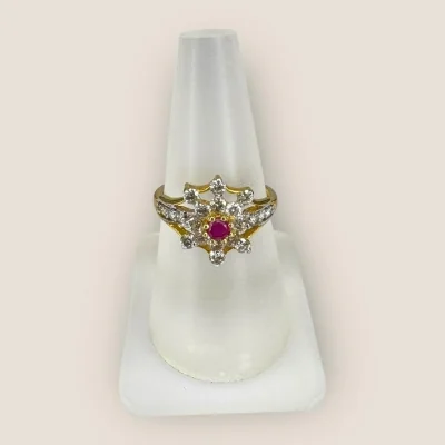 DIAMONDS THAT SPEAK LOUDER THAN WORDS, BEAUTIFUL LADIES DIAMOND RING WITH PINK STONE IN FLOWER DESIGN | DLR23