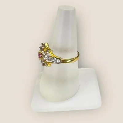 DIAMONDS THAT SPEAK LOUDER THAN WORDS, BEAUTIFUL LADIES DIAMOND RING WITH PINK STONE IN FLOWER DESIGN | DLR23