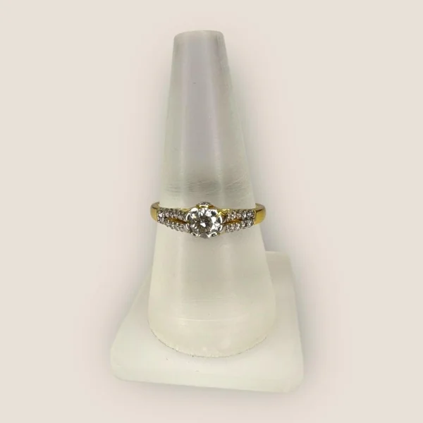 FOR MOMENTS THAT DESERVE TO SHINE FOREVER BEAUTIFUL LADIES DIAMOND RING IN FLOWER DESIGN| DLR54