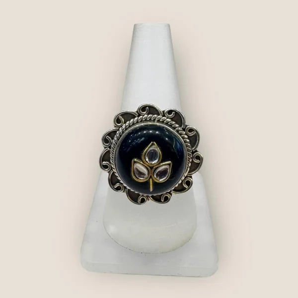 BEAUTIFUL STERLING SILVER LADIES RING WITH BLACK STONE IN LEAF DESIGN | SLR602