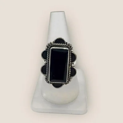 BEAUTIFUL STERLING SILVER LADIES RING WITH BLACK STONE | SLR597 BEAUTIFUL STERLING SILVER LADIES RING WITH BLACK STONE | SLR597