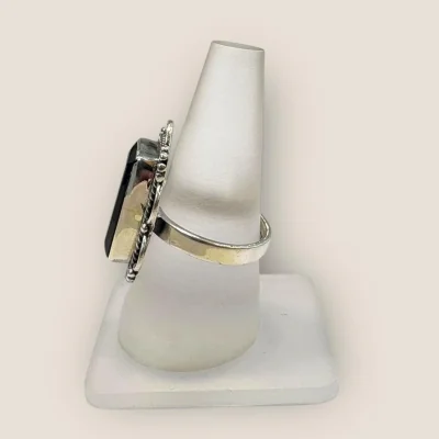 BEAUTIFUL STERLING SILVER LADIES RING WITH BLACK STONE | SLR597 BEAUTIFUL STERLING SILVER LADIES RING WITH BLACK STONE | SLR597