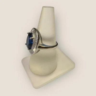 BEAUTIFUL STERLING SILVER LADIES RING WITH BLUE STONES | SLR573 BEAUTIFUL STERLING SILVER LADIES RING WITH BLUE STONES | SLR573