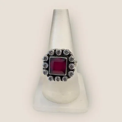 BEAUTIFUL STERLING SILVER LADIES RING WITH RED STONE | SLR598 BEAUTIFUL STERLING SILVER LADIES RING WITH RED STONE | SLR598