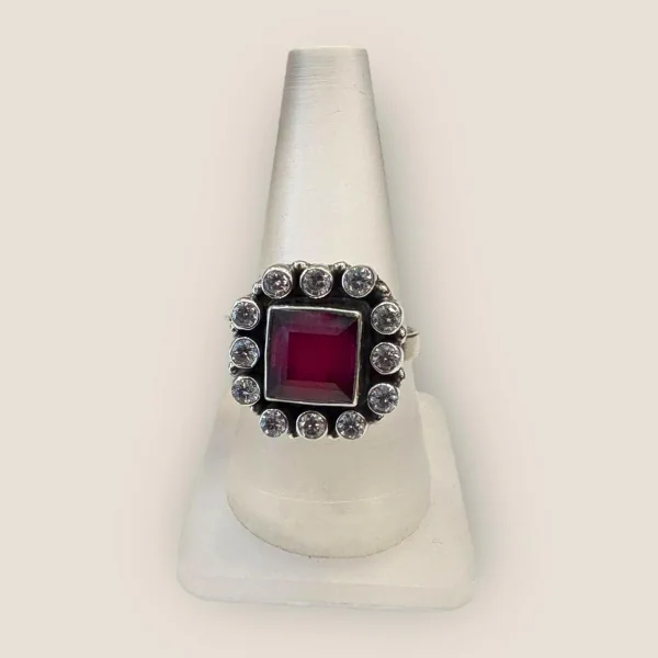BEAUTIFUL STERLING SILVER LADIES RING WITH RED STONE | SLR598