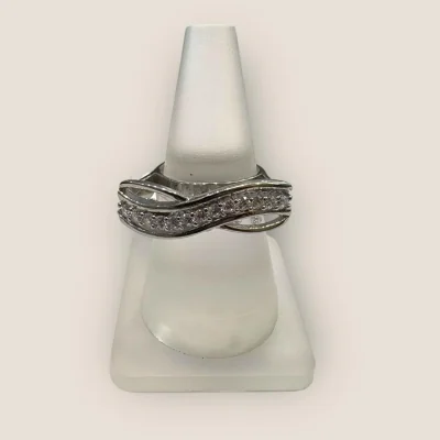 BEAUTIFUL STERLING SILVER LADIES RING WITH ZIRCONS | SLR579 BEAUTIFUL STERLING SILVER LADIES RING WITH ZIRCONS | SLR579