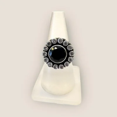BEAUTIFUL STERLING SILVER LADIES RING WITH BLACK STONE | SLR594 BEAUTIFUL STERLING SILVER LADIES RING WITH BLACK STONE | SLR594