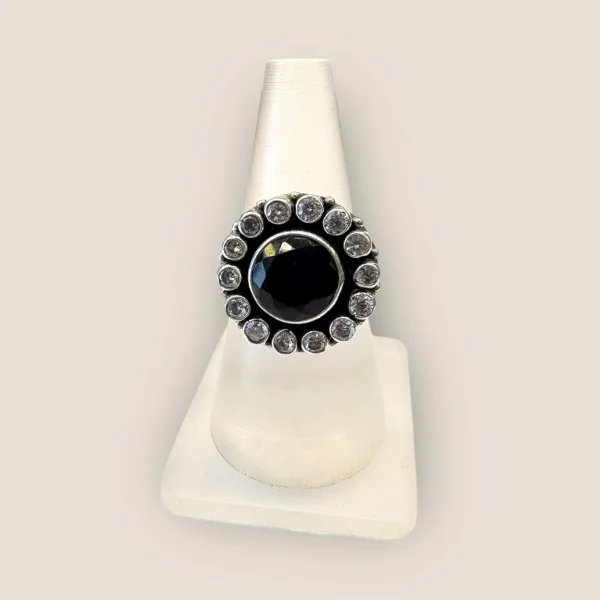 BEAUTIFUL STERLING SILVER LADIES RING WITH BLACK STONE | SLR594