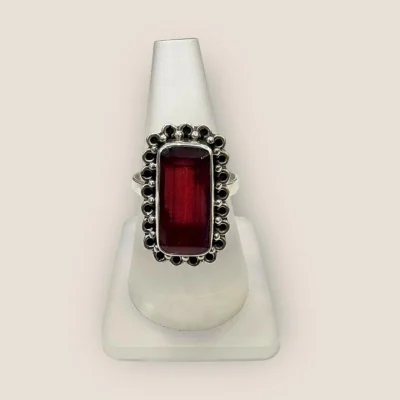 BEAUTIFUL STERLING SILVER LADIES RING WITH RED STONE | SLR561 BEAUTIFUL STERLING SILVER LADIES RING WITH RED STONE | SLR561