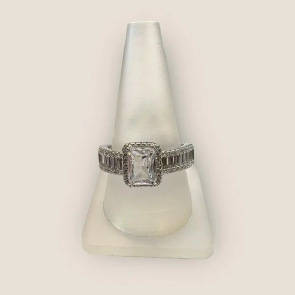 STERLING SILVER LADIES RING WITH ZIRCONS | SLR580