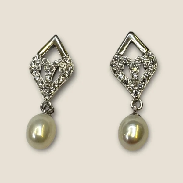 BEAUTIFUL STERLING SILVER GIRLISH EARINGS IN UNIQUE DESIGN | STP189