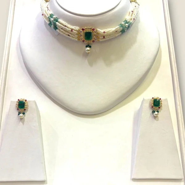 BEAUTIFUL PENDENT SET STUDDED WITH PEARLS AND EMRALDS | STJ26