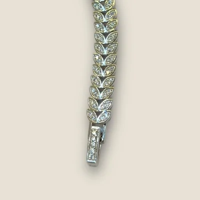 BEAUTIFUL STERLING SILVER BRACELET WITH LOVELY DESIGN | SB161